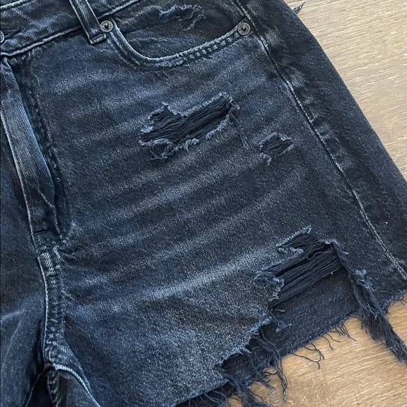 NWT American Eagle Distressed Black Denim Mom Shorts size 4 - Picture 4 of 11